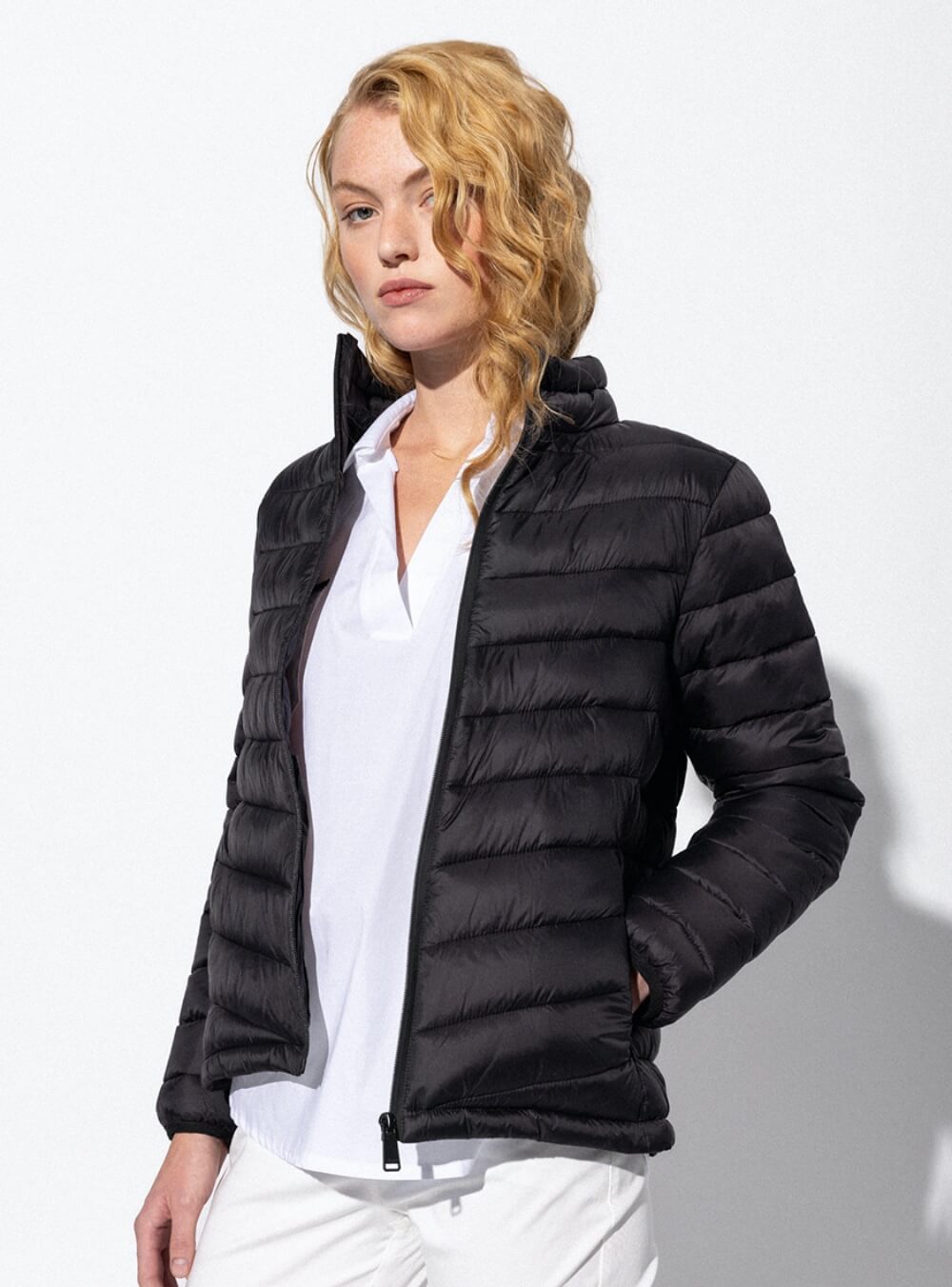 SPLENDID Γυναικείο μπουφάν ultra light σε μαύρο χρώμα. Ανακαλύψτε όλη τη νέα μας συλλογή σε γυναικεία ανοιξιάτικα μπουφάν.
