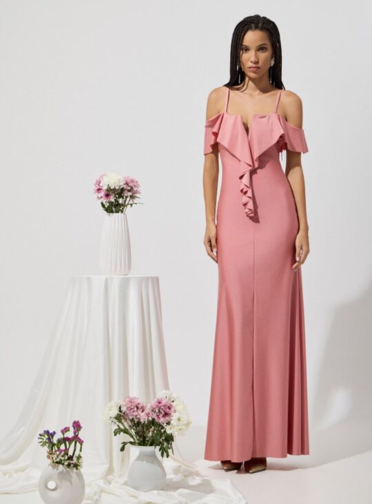 BE YOU Μακρύ στενό φόρεμα με βολάν στο στήθος, λεπτή τιράντα και κρυφό φερμουάρ στο πίσω μέρος. ΓΥΝΑΙΚΕΙΑ ΡΟΥΧΑ ΓΙΑ ΓΑΜΟ ΒΑΠΤΙΣΗ BE YOU