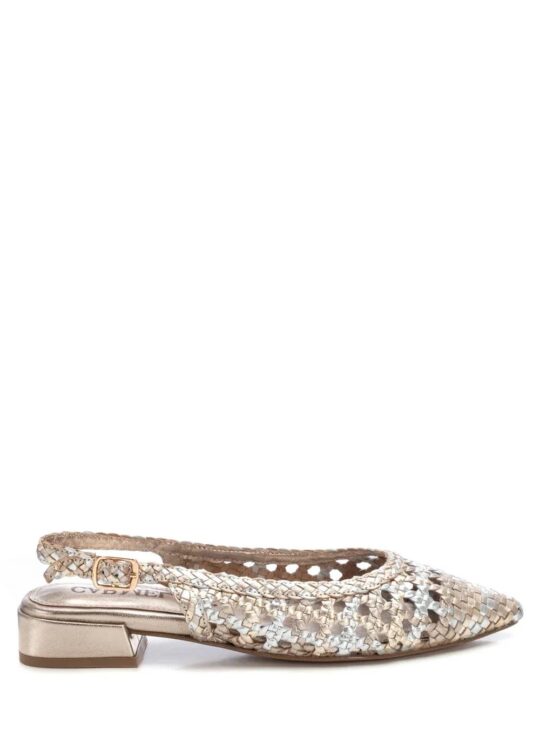 Γυναικεία δερμάτινα slingback κατασκευασμένα από υψηλής ποιότητας δέρμα με με σχέδιο πλεξούδας και τέλειο συνδυασμό μεταλλικών χρωμάτων CARMELA SHOES.Ανακαλύψτε όλη τη νέα μας συλλογή σε γυναικεία δερμάτινα καλοκαιρινά παπούτσια.