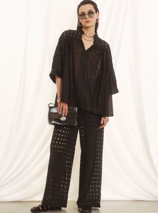 Γυναικείο παντελόνι διάτρητο με λάστιχο στη μέση , σε μαύρο χρώμα EIGHTY2 FASHION by FIGARO.