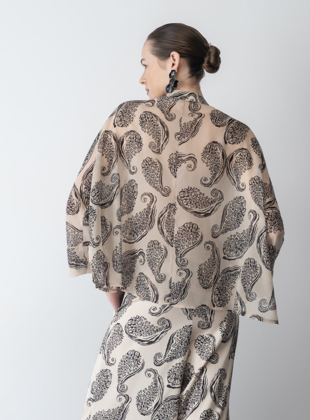 Γυναικείο πουκάμισο εμπριμέ κατασκευασμένο από ανάλαφρο ύφασμα NEW AGE FASHION LIANA SHIRT. Σύνθεση:100% REC POL