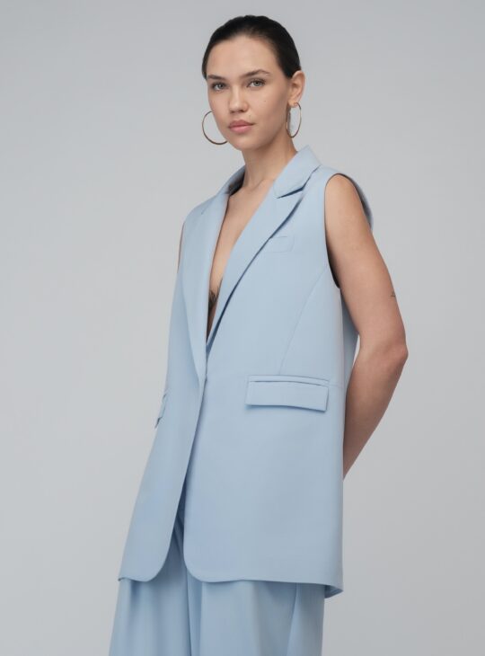 Γυναικείο γιλέκο (αμάνικο σακάκι) μακρυ που κλείνει με κουμπί σε υπέροχο ciel χρώμα NEW AGE FASHION.Ελληνικής Κατασκευής.Ανακαλύψτε όλες τις νέες μας παραλαβές σε γυναικεία ρούχα NEW AGE.