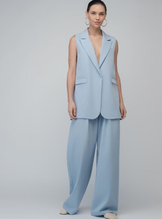 Γυναικεία παντελόνα με πιέτες NEW AGE FASHION EMMA CIEL. Διαθέτει πλαϊνές τσέπες. Πιέτες μπροστά. Κλείσιμο με κουμπί και φερμουάρ. Σύνθεση: 82%POL-15%RAYON-3%SP Ελληνικής Κατασκευής