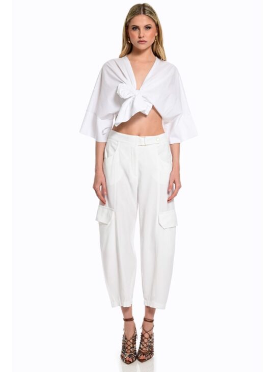 Γυναικεία μπλούζα με δέσιμο μπροστά και τρουακάρ ανοιχτά μανίκια σε λευκό χρώμα WE COSS. Σύνθεση:79%COT-18%PA-3%SP