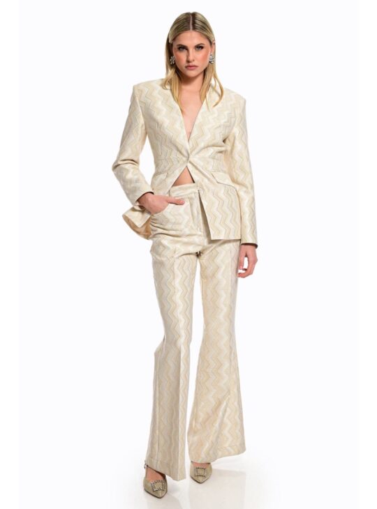 Γυναικείο παντελόνι καμπάνι με χρυσή κλωστή και γεωμετρικά σχέδια WE COSS FASHION. Άψογη εφαρμογή. Κλείσιμο με κουμπί και φερμουάρ.